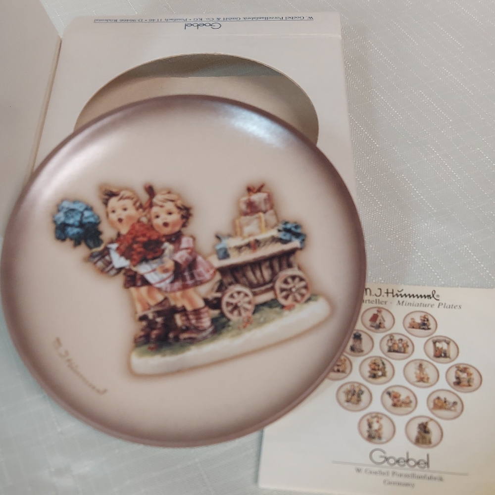 Goebel Hummel Mini Plate Loves Bounty